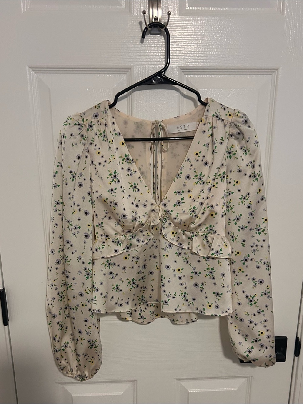 Astr Cream Floral Tie Back Ruffle V-Neck Blouse